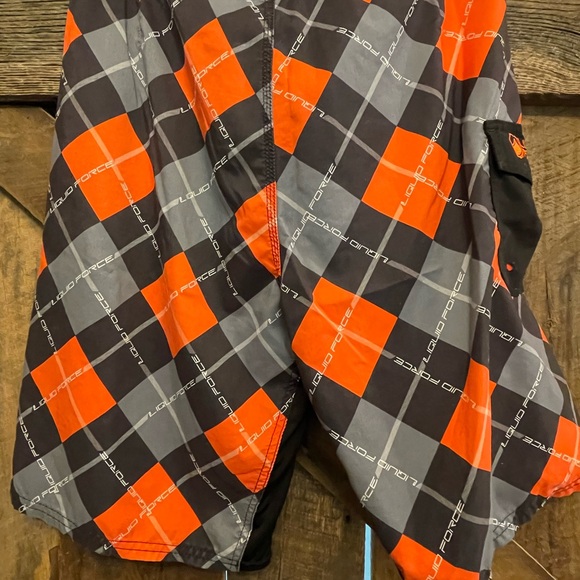 Liquid Force swim shorts size 32 - Picture 2 of 5